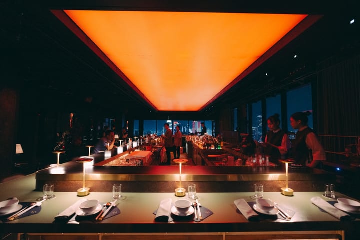 DẠ 夜 Dining bar and dining room at night