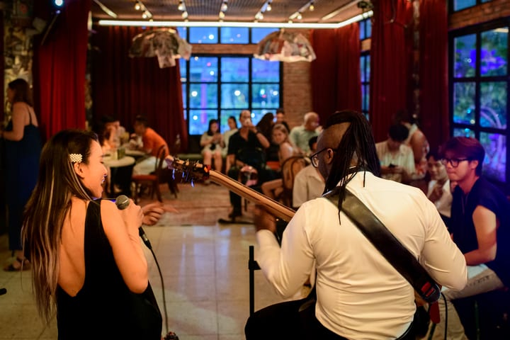 Guests enjoy live music at Le Café des Stagiaires