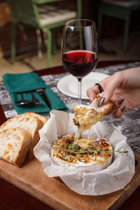 Honey Baked Camembert with toasted sourdough at Le Café des Stagiaires